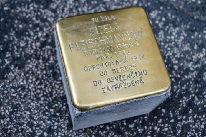 Ilustračný obrázok k článku Obete holokaustu pripomínajú ďalšie pamätné kamene Stolpersteine. V Bratislave ich nájdete na Štúrovej, Tolstého a Klariskej ulici