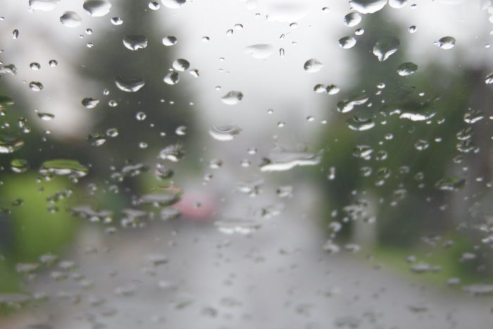 Ilustračný obrázok k článku Humenným sa prehnala krátka, ale silná búrka: FOTO, čo stihla napáchať na Ulici osloboditeľov