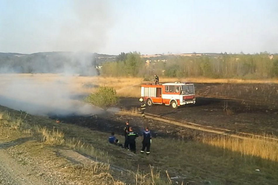 Ilustračný obrázok k článku Hasiči už druhý deň zasahujú pri lesných požiaroch v okolí Malaciek