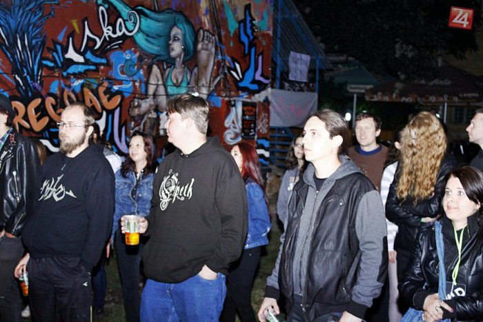 Ilustračný obrázok k článku Slobodná Európa v Rožňave: Punkovo-rockový večer pod holým nebom v Rakwe