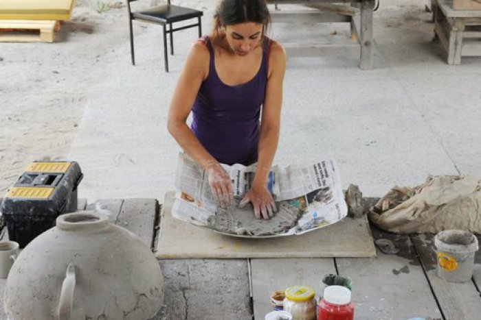 Ilustračný obrázok k článku Táto dedina v našom okrese je niečím špecifická:  Medzinárodní umelci sa tu stretávajú už 27 rokov!