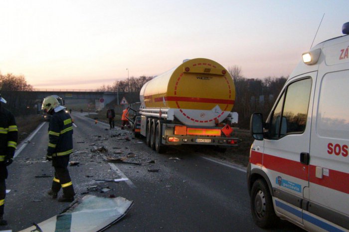 Ilustračný obrázok k článku Nehoda na Priemyselnej ulici v Žiline: Mladík (23) na fiate nabúral do nákladiaka!