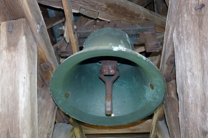 Ilustračný obrázok k článku Z tohto až stúpa tlak: Historický zvon prežil dve vojny, nie však toto leto!