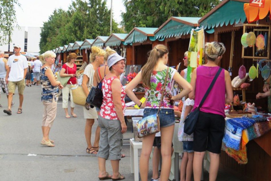 Ilustračný obrázok k článku Jarmočná nálada pri Bystrici stále trvá: Čo všetko so sebou prinesie tradičný Michalský jarmok?