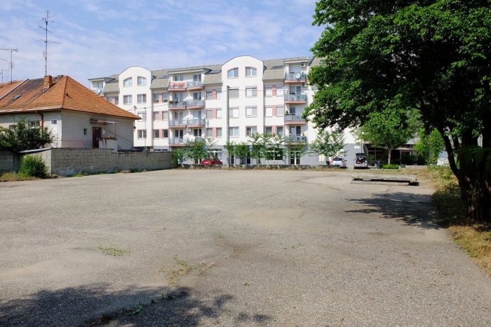 Ilustračný obrázok k článku Dobrovoľníci si všimli ihrisko v Zámkoch a neskončilo to zalomenými rukami: Na Gogoľovej sa chystá brigáda!