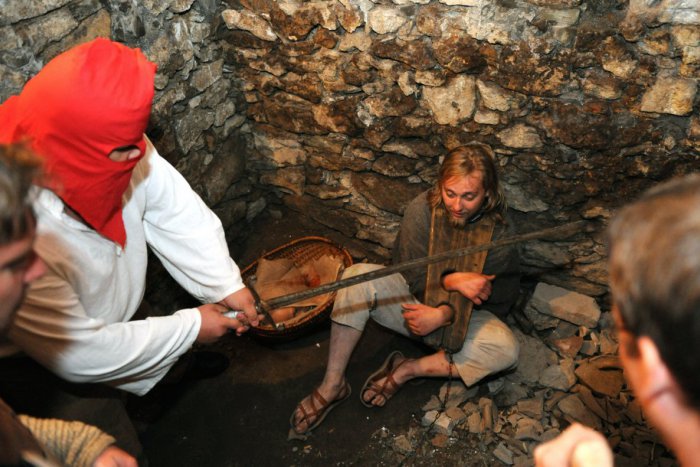 Ilustračný obrázok k článku Nočné potulky kremnickým hradom: Tento rok majú prehliadky skutočne mrazivú tému!