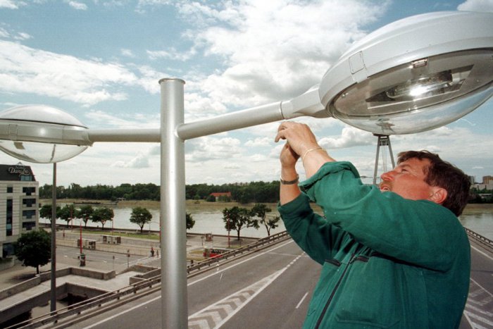 Ilustračný obrázok k článku Súťaž na verejné osvetlenie opäť predĺžili: TOTO je nový termín otvárania ponúk