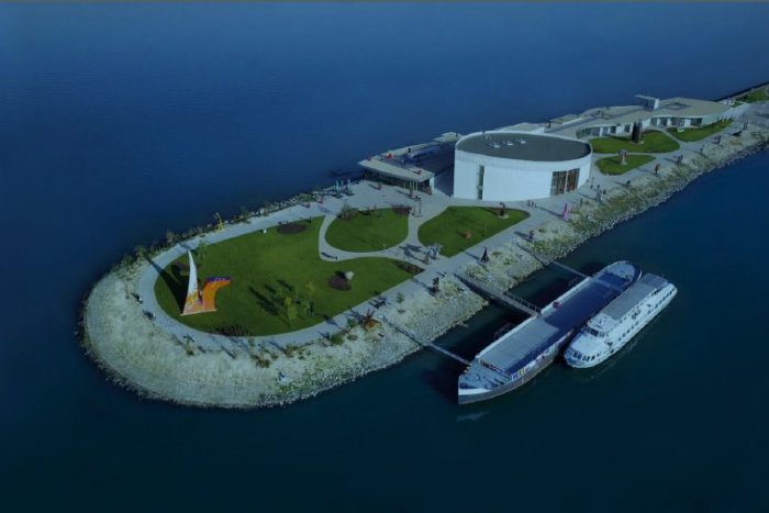 Ilustračný obrázok k článku Vernisáž v Danubiane predstavila fotografie Roberta Doisneaua