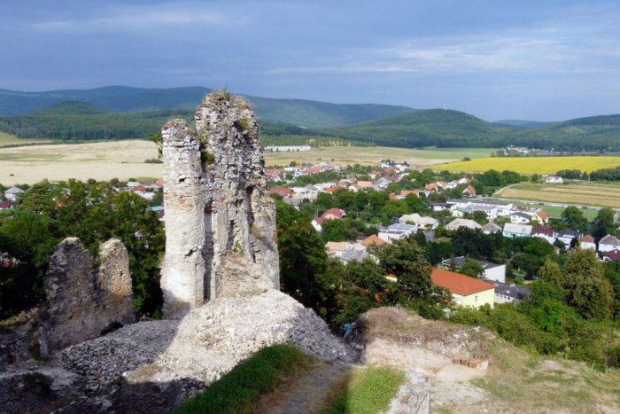 Ilustračný obrázok k článku Náš okres, to nie je len Lučenec! 15 rýchlych otázok vám ukáže, ako dobre poznáte dedinky v okolí