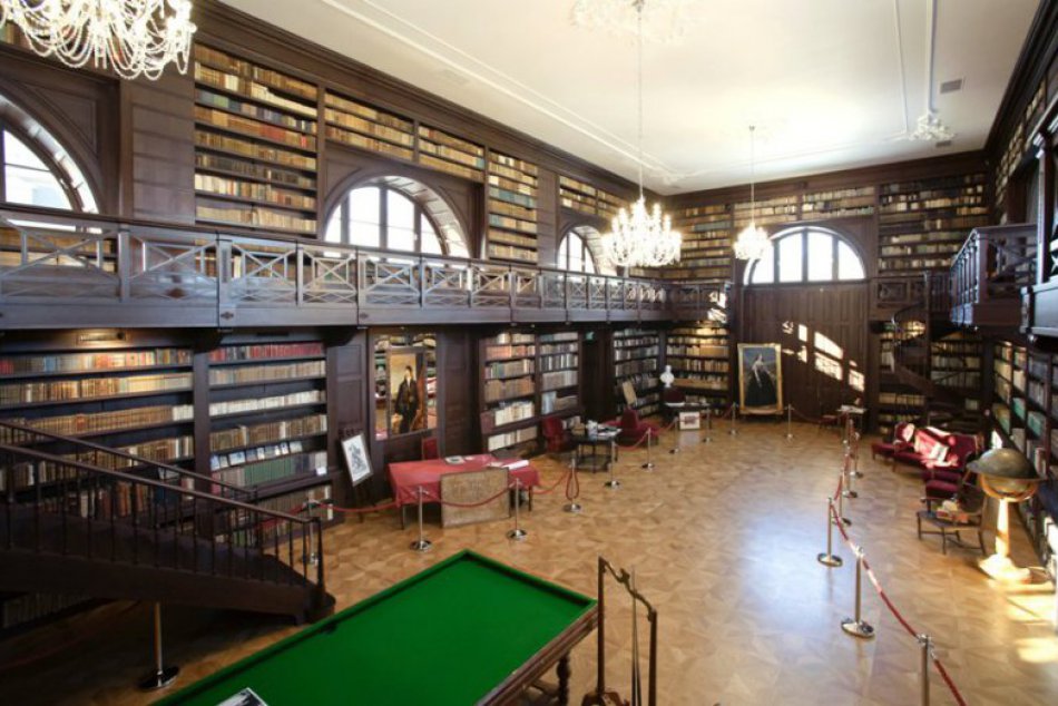 Ilustračný obrázok k článku Jedna z najcennejších pamiatok na FOTKÁCH: Pokochajte sa krásnou knižnicou Apponiovcov!