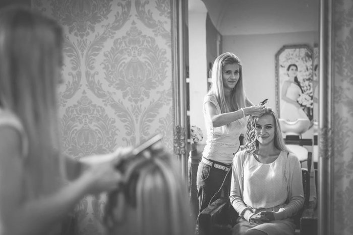 Ilustračný obrázok k článku Známa novoveská kaderníčka radí: TOP 4 letné účesy, ktoré zvládnete za pár minút!