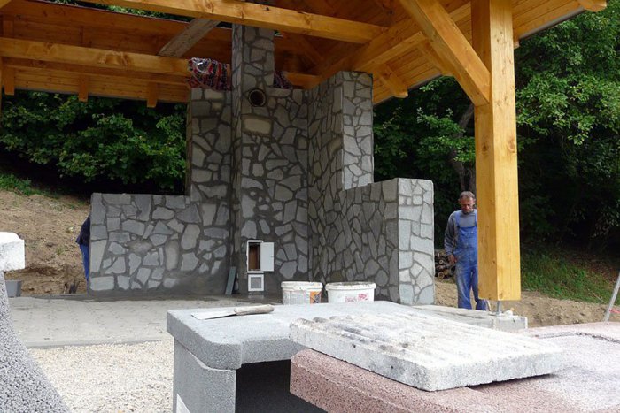 Ilustračný obrázok k článku Záhradný krb a jeho výhody