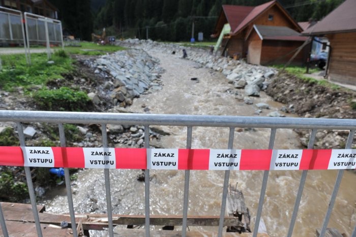 Ilustračný obrázok k článku Chvíle v Žiline a okolí, keď nám príroda ukázala čo dokáže: Ničivé zemetrasenie aj pád meteoritu!