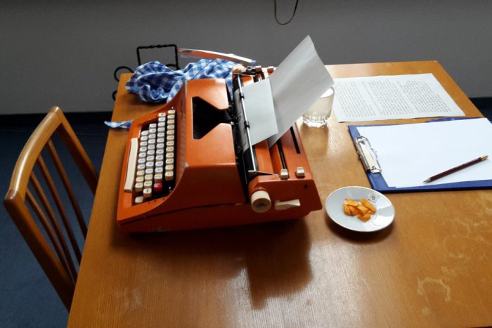 Ilustračný obrázok k článku Členovia našej redakcie boli uväznení v miestnosti patriacej ŠtB