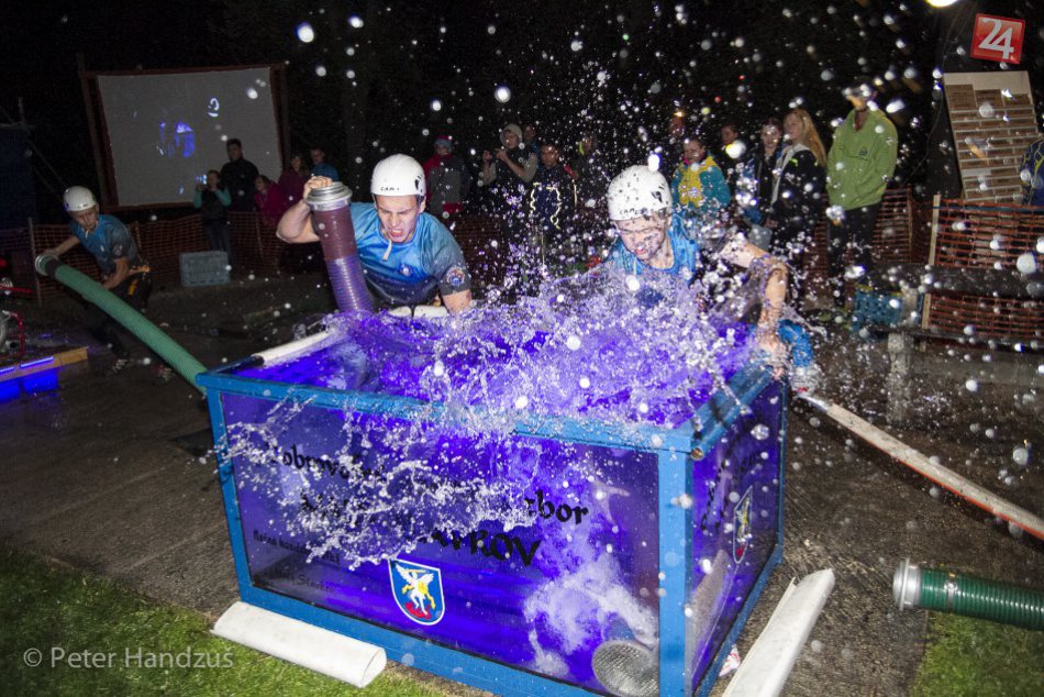 Ilustračný obrázok k článku OBRAZOM: Nočná hasičská súťaž vo Štôle