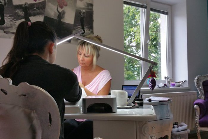 Ilustračný obrázok k článku Nechtový dizajn je pre ňu všetkým: Martinčanka Anika nám prezradila, čo sa aktuálne (ne)nosí!