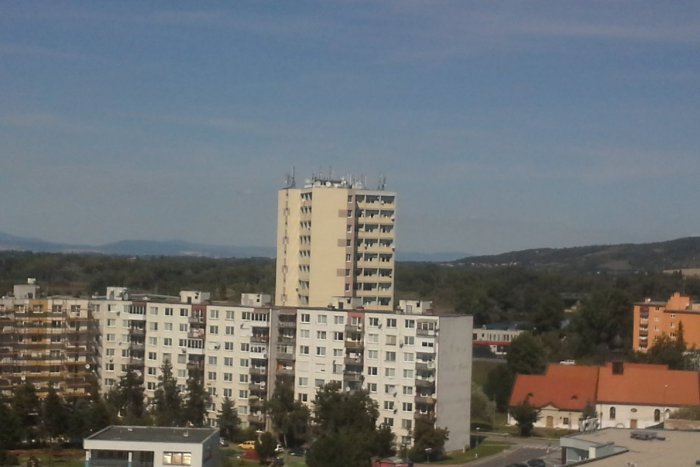 Ilustračný obrázok k článku Horúce chvíle v Hlohovci: Samovražedný pokus mladíka (23), akčný zásah záchranárov na balkóne