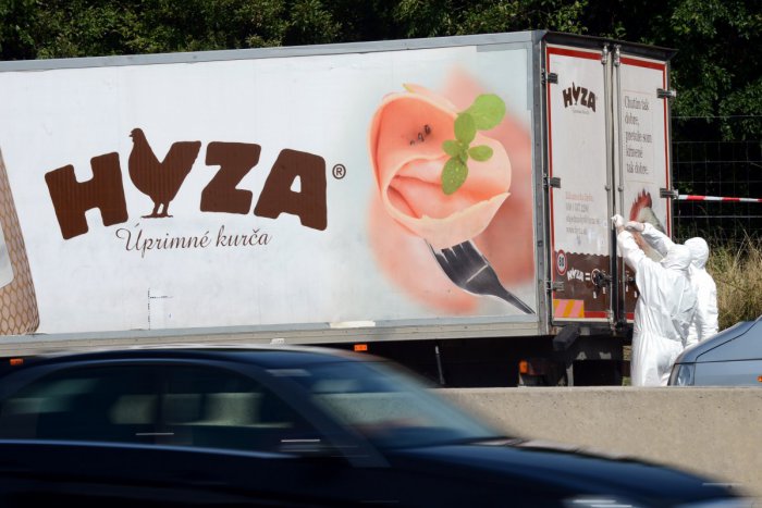 Ilustračný obrázok k článku KOMENTÁR: Oni nešli do Parndorfu nakupovať. Oni tam šli zomrieť potupnou smrťou v dobytčáku