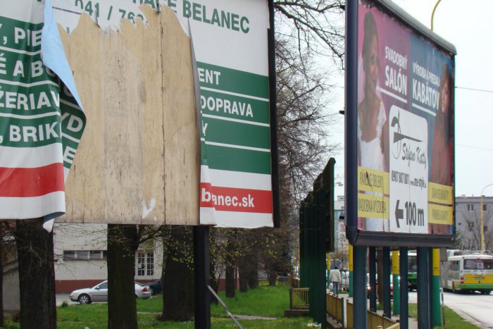Ilustračný obrázok k článku Žilina pritvrdzuje boj proti nelegálnemu reklamnému smogu: Zlikvidovaných bude 100 bilbordov!