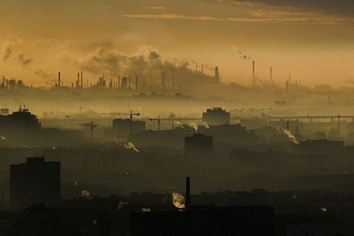 Ilustračný obrázok k článku Alternatívny turizmus v Bratislave? Navštívte aj vy strechy budov, najškaredšie miesta, rozhlas, televíziu či národný archív