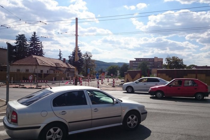 Ilustračný obrázok k článku Potešujúca info pre vodičov: Kuzmányho ulica v Prešove má byť sprejazdnená už do konca septembra