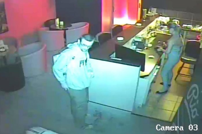 Ilustračný obrázok k článku Údajného zlodeja v topoľčianskej herni zachytila kamera: Pozrite FOTO, ak ho poznáte, volajte policajtom!