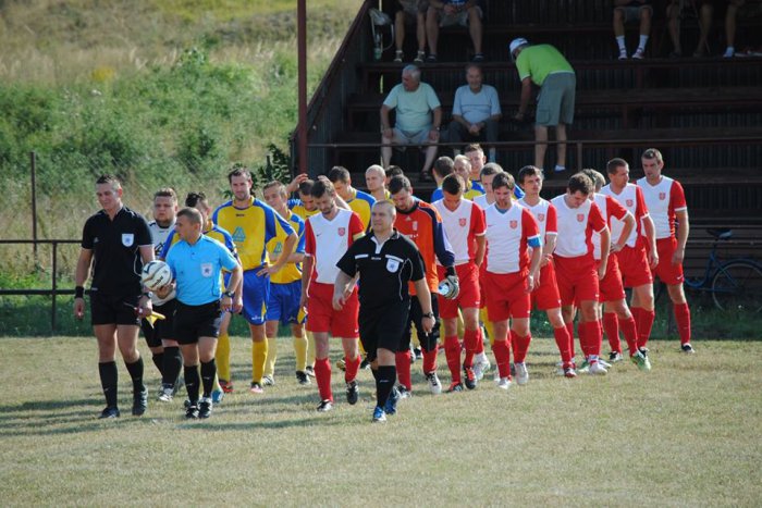 Ilustračný obrázok k článku Nižná Slaná prehrala v Dlhej Vsi rozdielom triedy. Hosťom nevyhovoval terén ani ihrisko