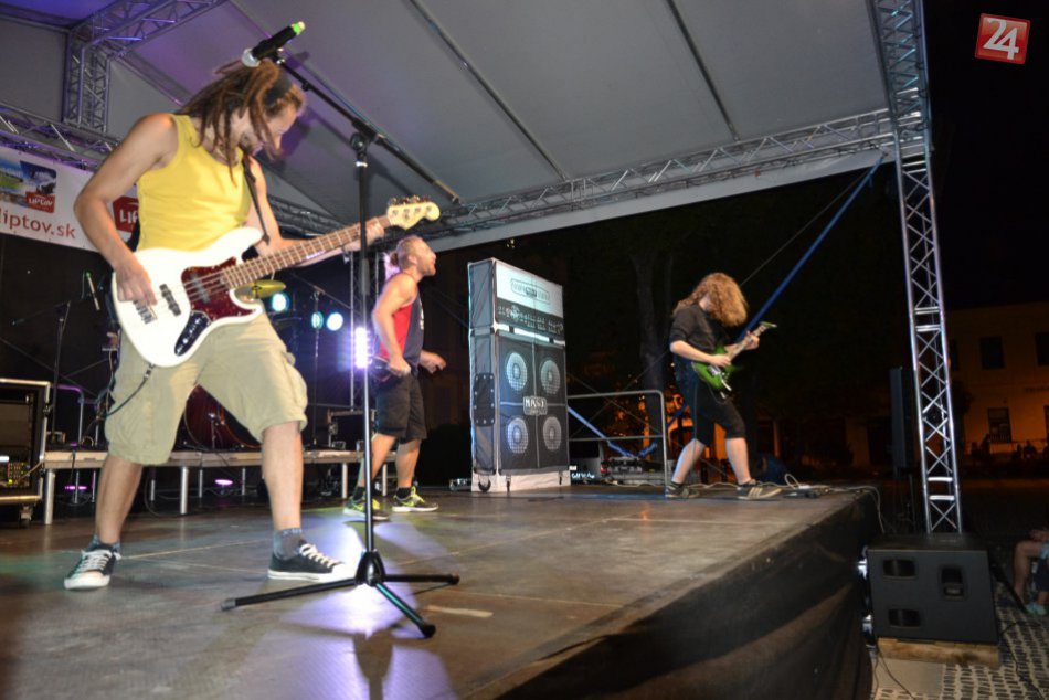 Ilustračný obrázok k článku V Mikuláši sa s prázdninami rozlúčilo plné námestie: Heľenine oči na VIDEU roztancujú aj vás