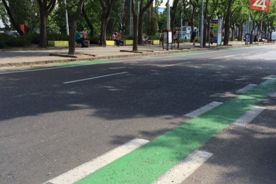 Ilustračný obrázok k článku Extrémne úzky. Taký je nový cyklopruh, ktorý pribudol v Bratislave