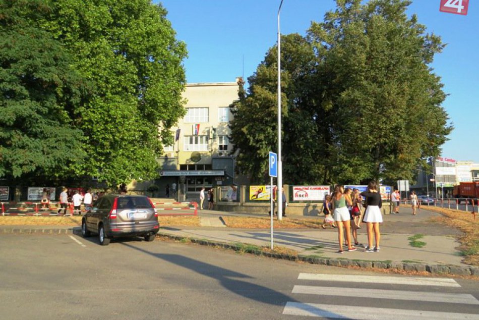 Ilustračný obrázok k článku Známe michalovské gymnázium má už 95 rokov: Túto špecialitku si nenechajte ujsť...