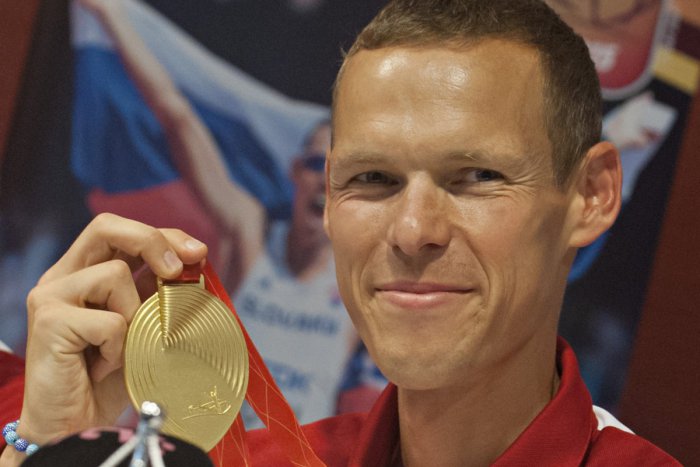 Ilustračný obrázok k článku Matej Tóth ukázal zmysel pre humor: Chôdza pred ľuďmi, ktorá vyčarovala úsmev na perách!