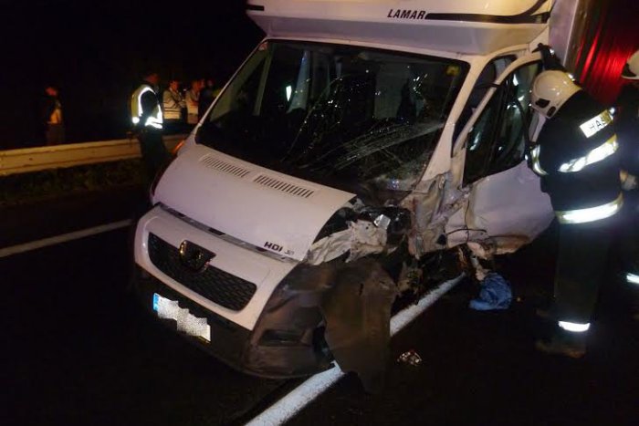 Ilustračný obrázok k článku Poľská dodávka, ktorá havarovala pri tuneli Horelica: Prevážalo sa v nej až 23 Sýrčanov!