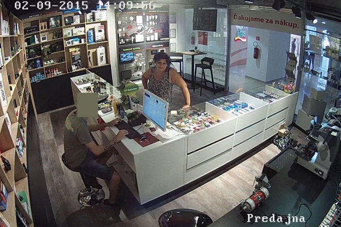 Ilustračný obrázok k článku Od predavača vylákala stovky eur: Polícia hľadá ženu z kamerových záznamov, je podozrivá z podvodu!