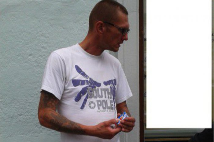 Ilustračný obrázok k článku Polícia prosí o pomoc: Poznáte tohto muža? V kníhkupectve na Obchodnej ukradol knihy za viac ako 400 eur