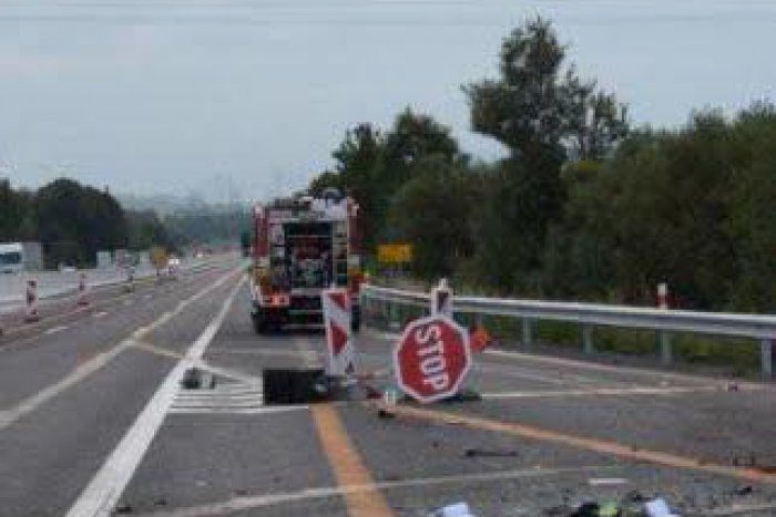 Ilustračný obrázok k článku Vážna dopravná nehoda na diaľnici neďaleko Mikuláša: Traja ťažko zranení! FOTO z miesta nešťastia