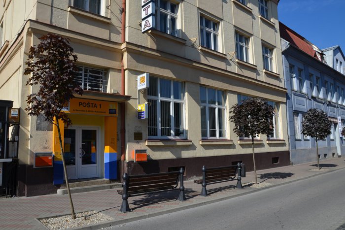 Ilustračný obrázok k článku Telefonát dobrodincu pomohol: Staršia pani (72) sedela nad ránom zmätená na lavičke