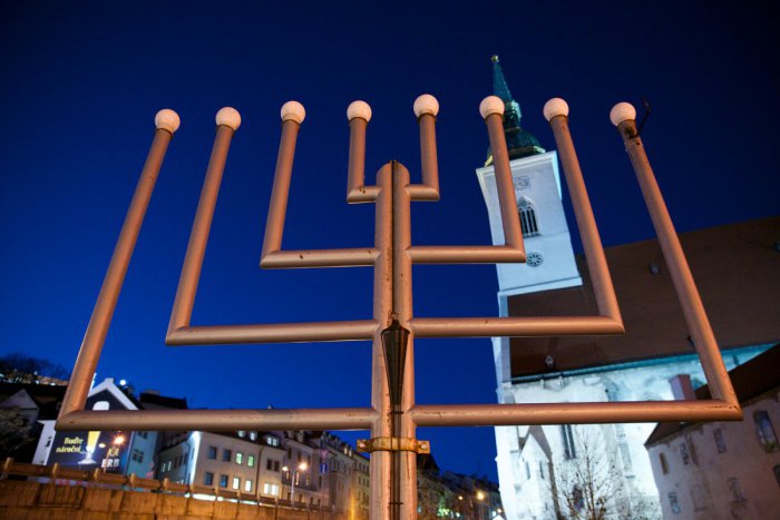 Ilustračný obrázok k článku Má sto rokov a maľuje. Práve teraz vystavuje svoje diela v bratislavskej galérii - Elvíra Weiszová