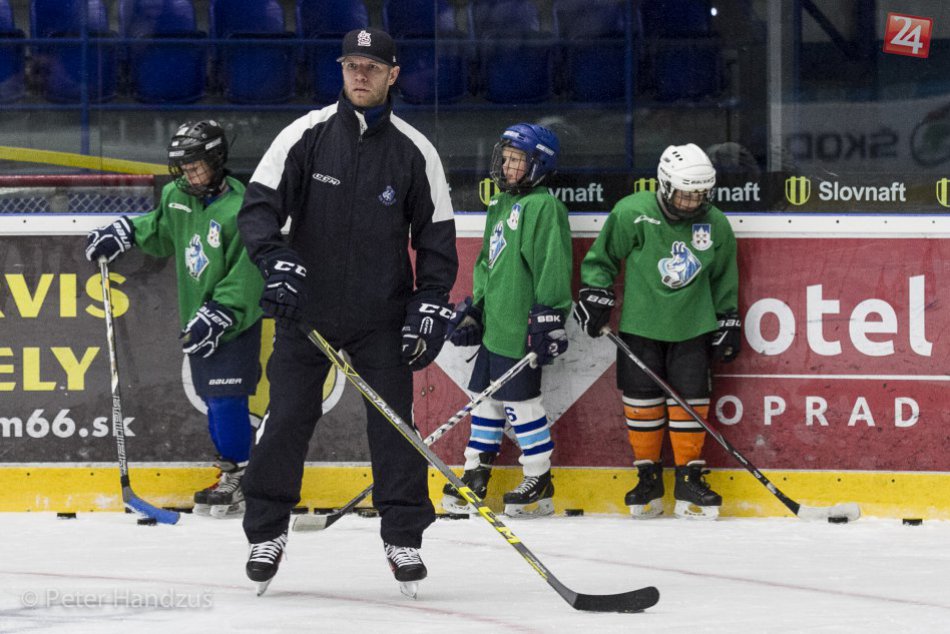 Ilustračný obrázok k článku OBRAZOM: Mladí popradskí hokejisti trénujú v spoločnosti svojich vzorov