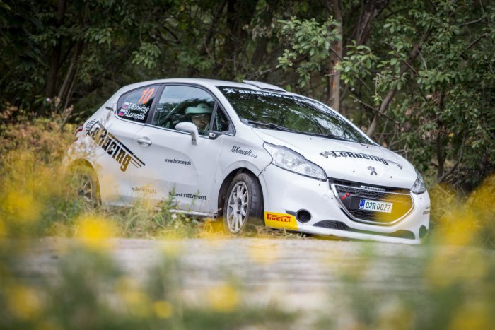 Ilustračný obrázok k článku Hluk motorov, rýchle autá a vôňa benzínu: Milovníci štvorkolesových tátošov si pri Mikuláši prišli na svoje