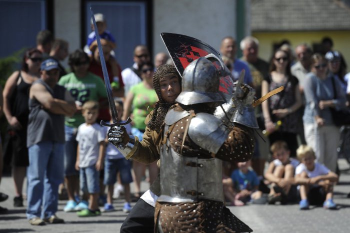 Ilustračný obrázok k článku V centre Bystrice vyrastie mestečko ako z čias kráľov: Stredoveká krčma rovno na námestí!