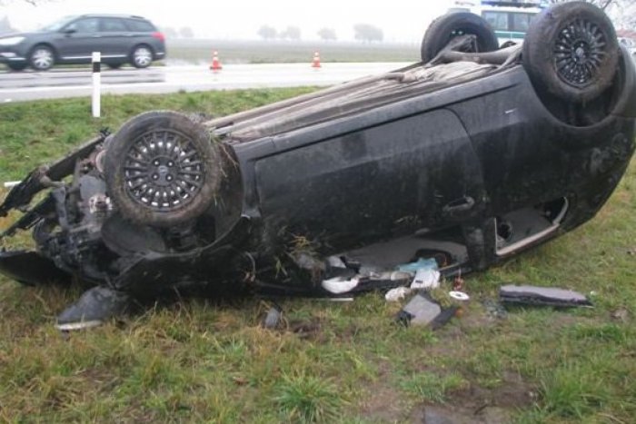 Ilustračný obrázok k článku Humenčan (31) čelil mrazivým momentom: Narazil do dodávky, prelomil dva stĺpy a skončil na streche!