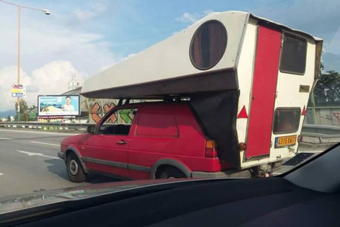 Ilustračný obrázok k článku Aj takéto autá sa už ocitli na žilinských cestách: Nápady vodičov, ktoré musíte vidieť! FOTO