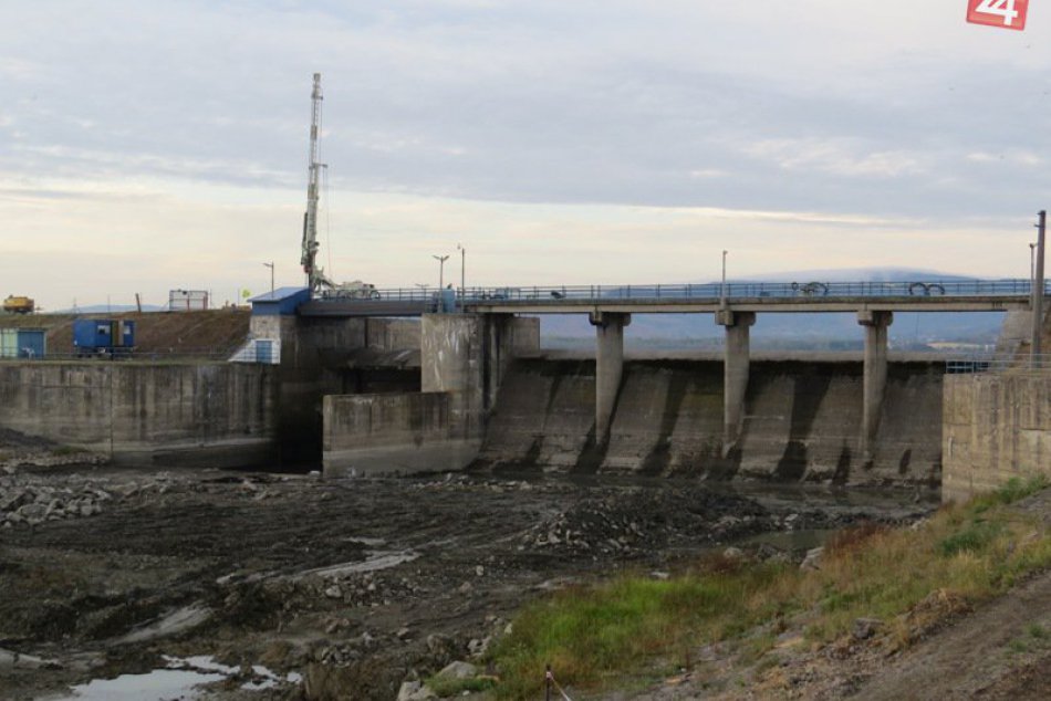 Ilustračný obrázok k článku Na Zemplínskej šírave ukončili rekonštrukciu bezpečnostného priepadu: Za rekordný čas a za 920 000 eur