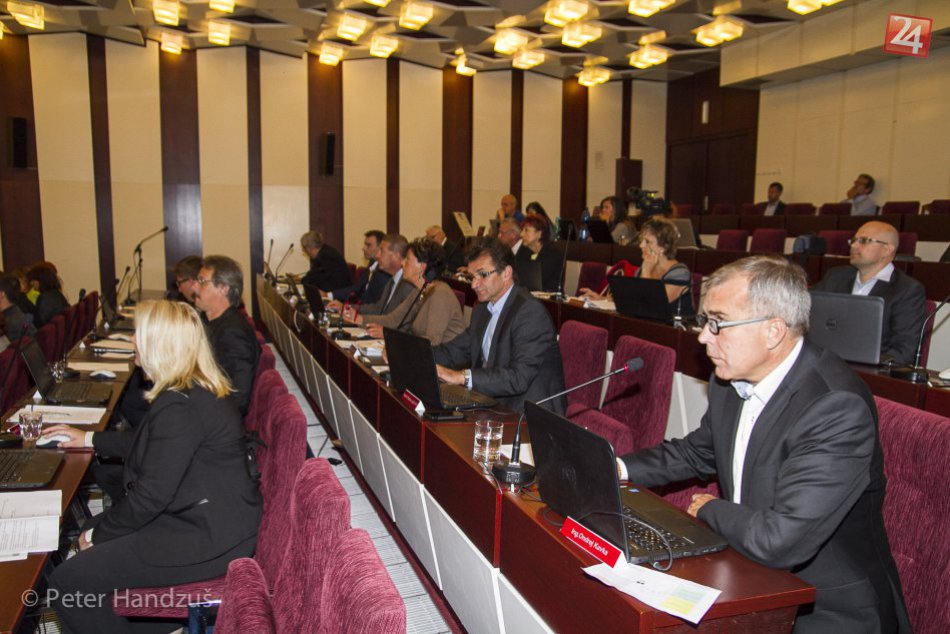 Ilustračný obrázok k článku VIDEO: Čo sa dialo na rokovaní popradských poslancov? Pozrite si nezostrihaný záznam