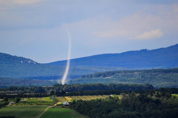 Ilustračný obrázok k článku FOTO: Meteorologická rarita v našich končinách. Čo sa to prehnalo okolím Moraviec?!