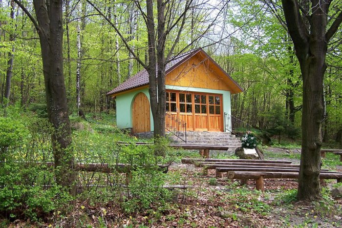 Ilustračný obrázok k článku Pri Humennom sa uskutoční omša hlboko v lese: Pozoruhodné miesto!