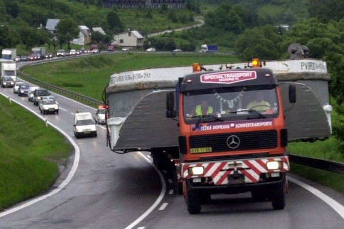 Ilustračný obrázok k článku Vodiči, pozor: V našich končinách prebehne presun nadrozmerného nákladu Ozbrojených síl SR