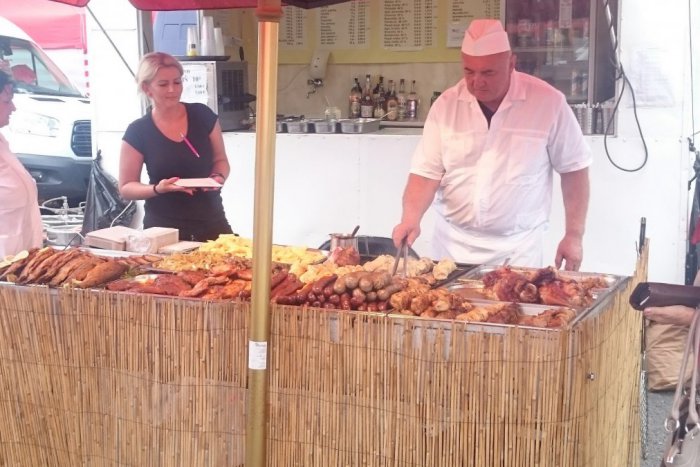 Ilustračný obrázok k článku Vaše jazýčky si prídu na svoje: TOP 3 akcií v okolí Trnavy, kde sa možno schuti najesť