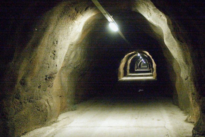 Ilustračný obrázok k článku Vedeli ste o ňom? Cez Kremnické vrchy vedie tajomný tunel, turisti doň zatiaľ nazrieť nemôžu