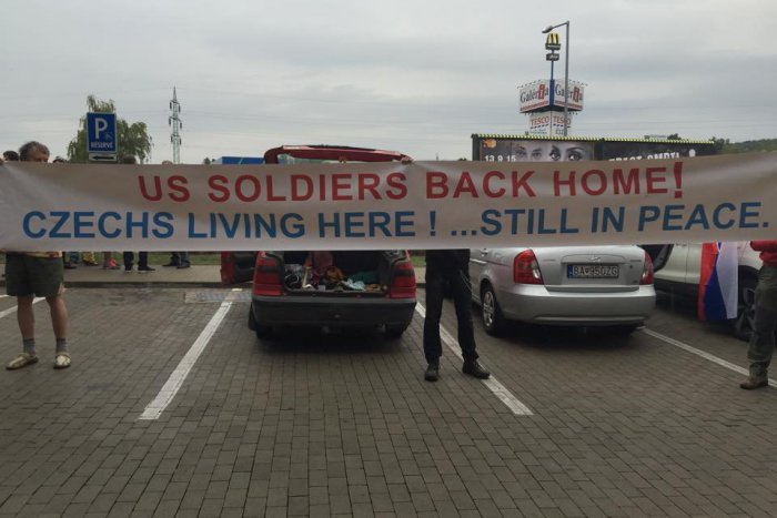 Ilustračný obrázok k článku Američania tu nemajú čo robiť! - zakričali odporcovia konvoja a vyrazili zhatiť prechod armády USA cez Záhorie